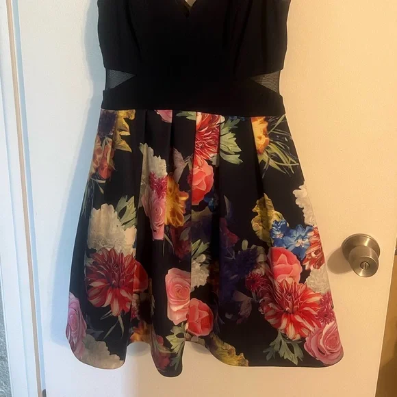 Xscape Navy and Floral Dress Size 8 - Picture 8 of 8
